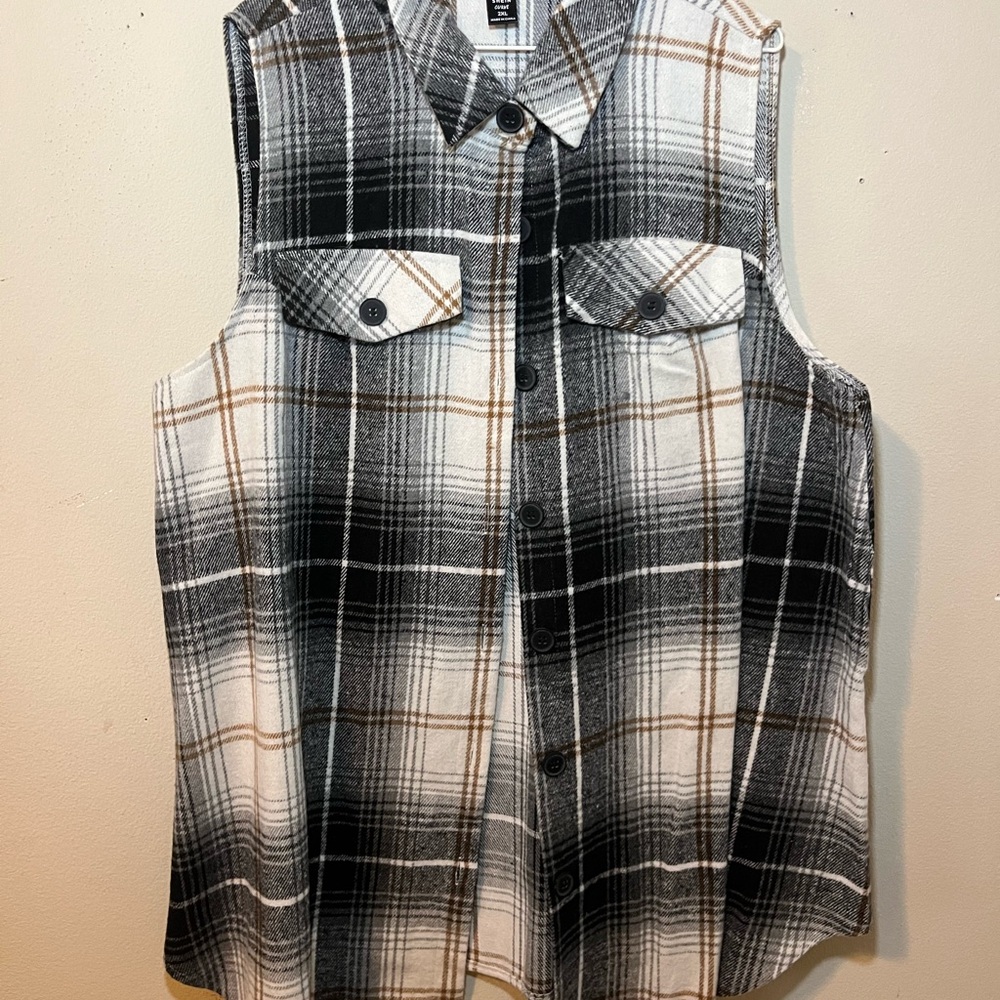 SHEIN Curve Plaid Button-Up Shirt